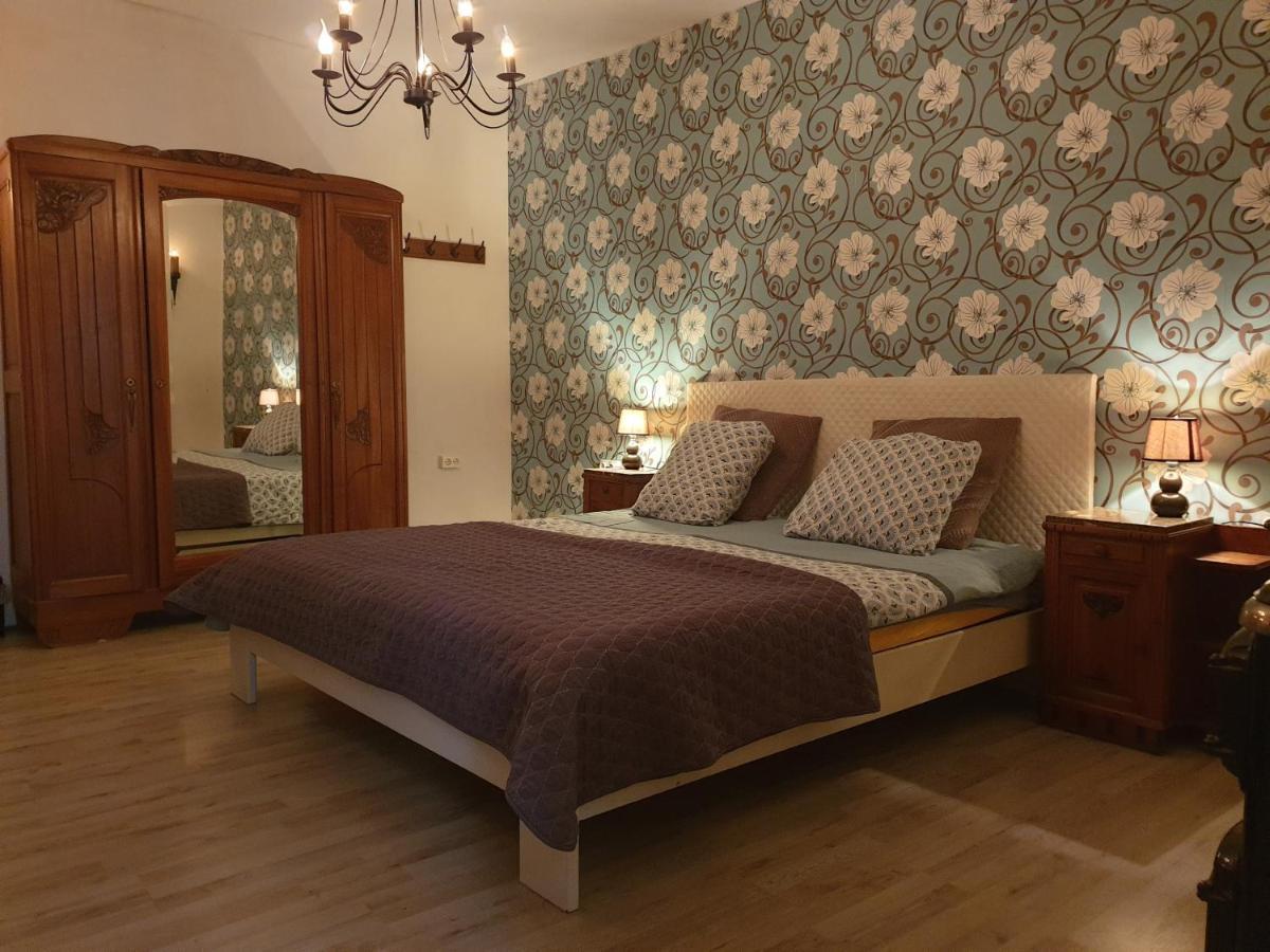 De Oude Pastorie Bed & Breakfast La Celle-En-Morvan Exterior photo